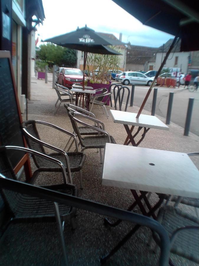 Le Commerce Pont-Sur-Yonne エクステリア 写真